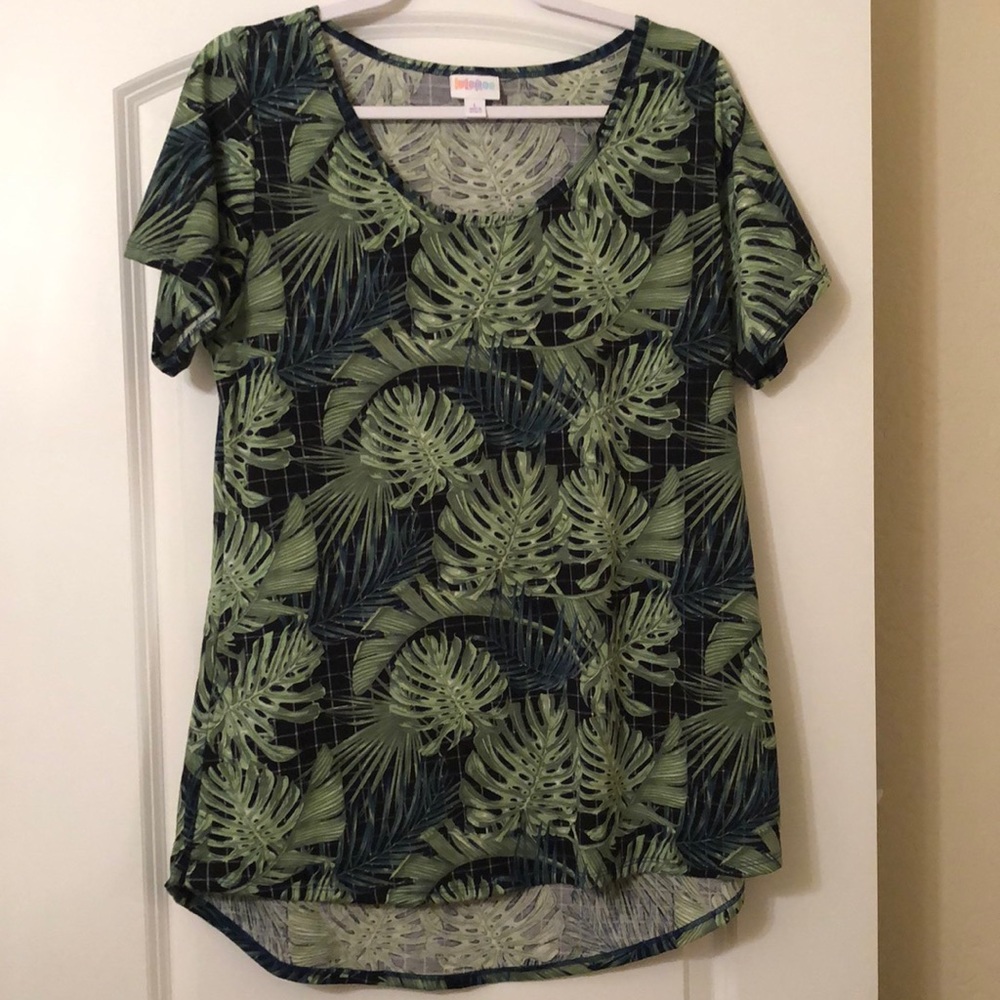 Lularoe green and black monstera pattern top. Size large.